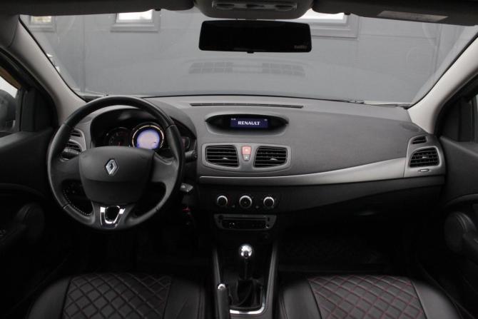 Renault Fluence I Рестайлинг с пробегом 2014 года, цена 995 000 рублей, 132092 км, седан, Автокод Объявления