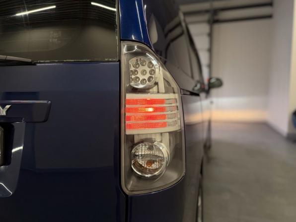 Toyota Voxy II (R70) с пробегом 2009 года, цена 888 000 рублей, 292029 км, минивэн, Автокод Объявления