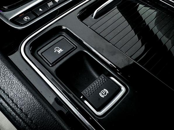 Jaguar F-Pace I с пробегом 2016 года, цена 3 650 000 рублей, 146161 км, внедорожник, Автокод Объявления