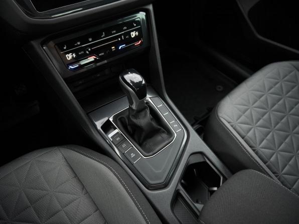 Volkswagen Tiguan II Рестайлинг с пробегом 2021 года, цена 2 985 000 рублей, 43987 км, внедорожник, Автокод Объявления