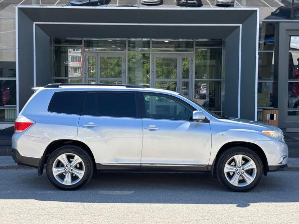 Toyota Highlander II (XU40) Рестайлинг с пробегом 2012 года, цена 1 749 000 рублей, 241000 км, внедорожник, Автокод Объявления