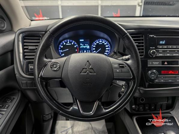 Mitsubishi Outlander III Рестайлинг 3 с пробегом 2018 года, цена 1 800 000 рублей, 135000 км, внедорожник, Автокод Объявления
