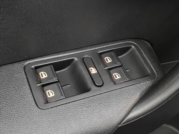 Volkswagen Polo V Рестайлинг с пробегом 2018 года, цена 1 377 000 рублей, 115416 км, седан, Автокод Объявления