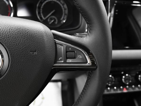 Skoda Karoq I с пробегом 2019 года, цена 2 375 000 рублей, 78860 км, внедорожник, Автокод Объявления
