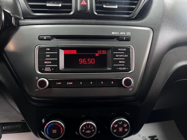 Kia Rio III Рестайлинг с пробегом 2015 года, цена 1 245 000 рублей, 157346 км, седан, Автокод Объявления