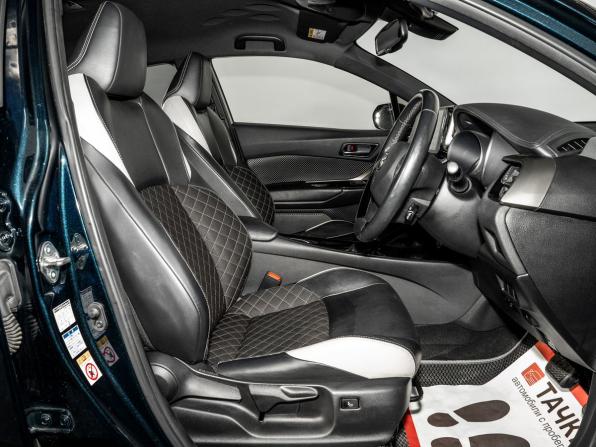 Toyota C-HR I Рестайлинг с пробегом 2019 года, цена 1 950 000 рублей, 137420 км, внедорожник, Автокод Объявления