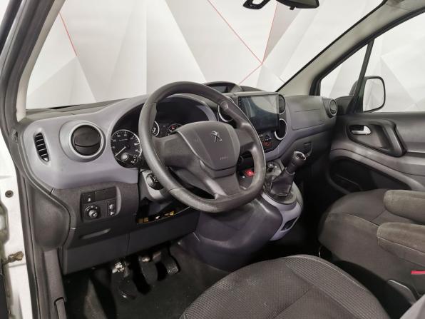Peugeot Partner II Рестайлинг 2 с пробегом 2021 года, цена 1 369 000 рублей, 111029 км, компактвэн, Автокод Объявления