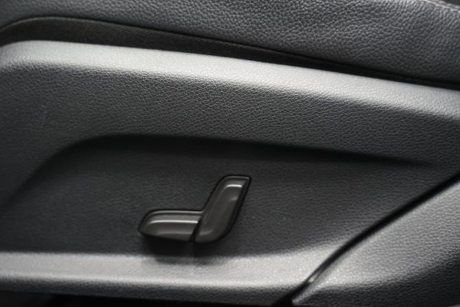 Mercedes-Benz C-Класс IV (W205) Рестайлинг с пробегом 2019 года, цена 2 935 000 рублей, 134000 км, седан, Автокод Объявления