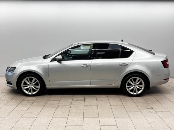 Skoda Octavia III (A7) Рестайлинг с пробегом 2018 года, цена 1 545 000 рублей, 229914 км, лифтбек, Автокод Объявления