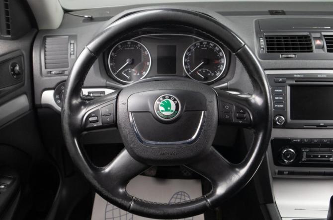 Skoda Octavia II (A5) Рестайлинг с пробегом 2009 года, цена 749 000 рублей, 310000 км, лифтбек, Автокод Объявления