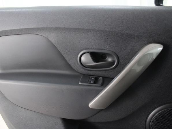 Renault Sandero II Рестайлинг с пробегом 2022 года, цена 1 399 900 рублей, 89731 км, хэтчбек, Автокод Объявления