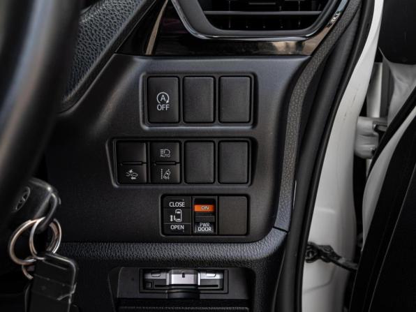 Toyota Esquire I с пробегом 2016 года, цена 1 890 000 рублей, 173768 км, минивэн, Автокод Объявления