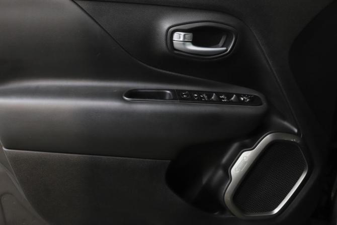 Jeep Renegade I Рестайлинг с пробегом 2019 года, цена 1 849 000 рублей, 71127 км, внедорожник, Автокод Объявления