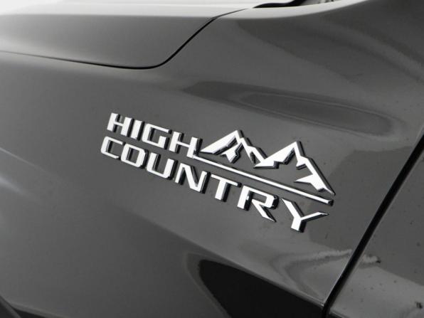 Chevrolet Suburban XII с пробегом 2023 года, цена 13 996 900 рублей, 43 км, внедорожник, Автокод Объявления