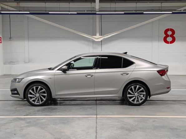 Skoda Octavia IV (A8) с пробегом 2021 года, цена 2 480 000 рублей, 83401 км, лифтбек, Автокод Объявления