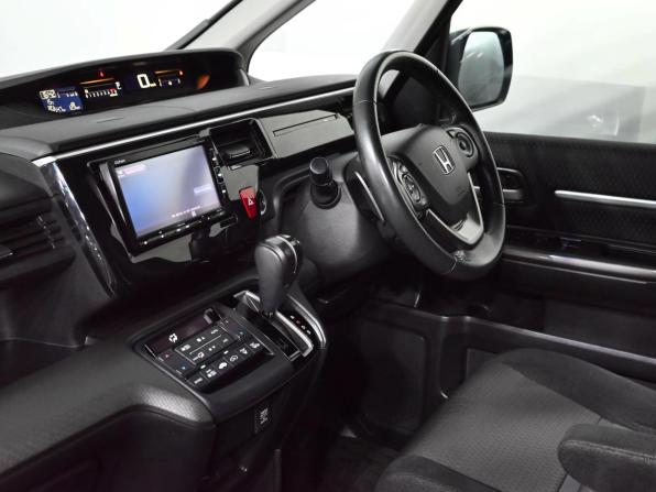 Honda Stepwgn V Рестайлинг с пробегом 2018 года, цена 2 400 000 рублей, 119800 км, минивэн, Автокод Объявления