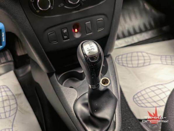 Renault Sandero II с пробегом 2015 года, цена 828 000 рублей, 136000 км, хэтчбек, Автокод Объявления