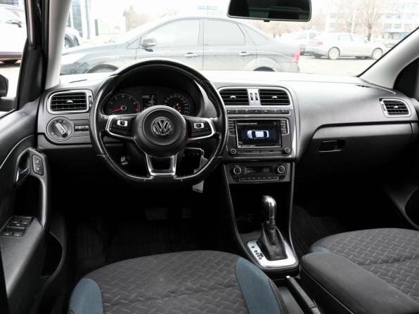Volkswagen Polo V Рестайлинг с пробегом 2019 года, цена 1 359 800 рублей, 117277 км, седан, Автокод Объявления