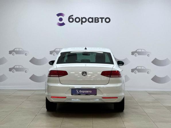 Volkswagen Passat B8 с пробегом 2019 года, цена 1 900 000 рублей, 122516 км, седан, Автокод Объявления