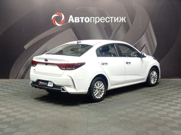Kia Rio IV Рестайлинг с пробегом 2021 года, цена 1 680 000 рублей, 72640 км, седан, Автокод Объявления