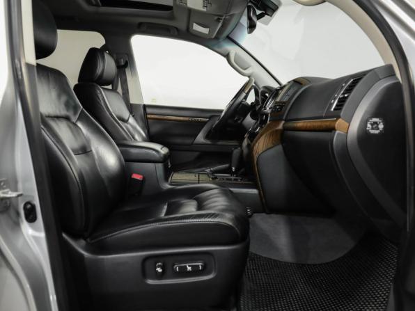 Toyota Land Cruiser 200 Series Рестайлинг 1 с пробегом 2014 года, цена 2 749 000 рублей, 579639 км, внедорожник, Автокод Объявления