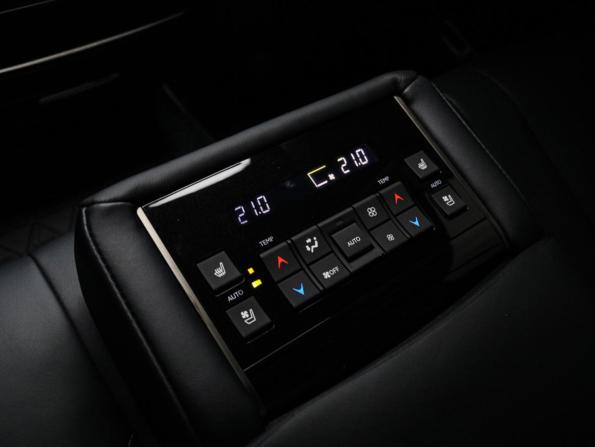 Lexus LX III Рестайлинг 2 с пробегом 2018 года, цена 10 990 000 рублей, 35821 км, внедорожник, Автокод Объявления