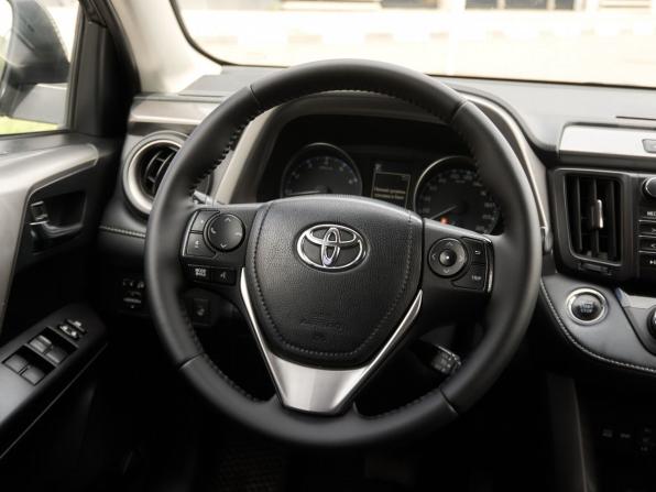 Toyota RAV4 IV (XA40) Рестайлинг с пробегом 2018 года, цена 2 548 000 рублей, 132000 км, внедорожник, Автокод Объявления
