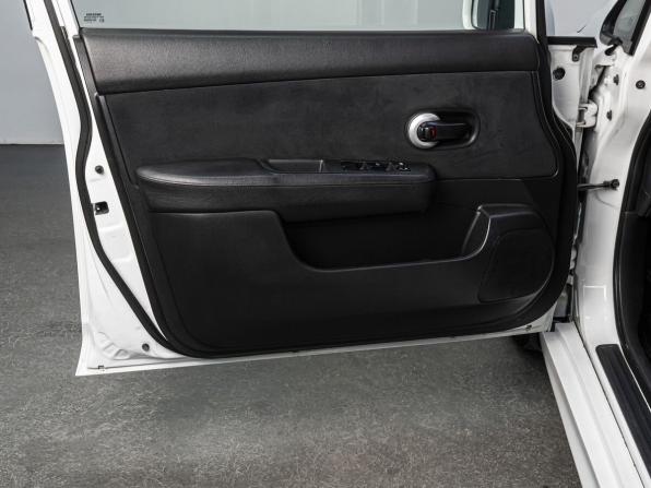 Nissan Tiida I Рестайлинг с пробегом 2013 года, цена 859 000 рублей, 176525 км, хэтчбек, Автокод Объявления