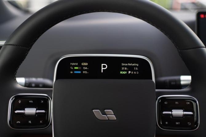 Li Auto (Lixiang) L9 I Рестайлинг с пробегом 2025 года, цена 10 300 000 рублей, 4 км, внедорожник, Автокод Объявления