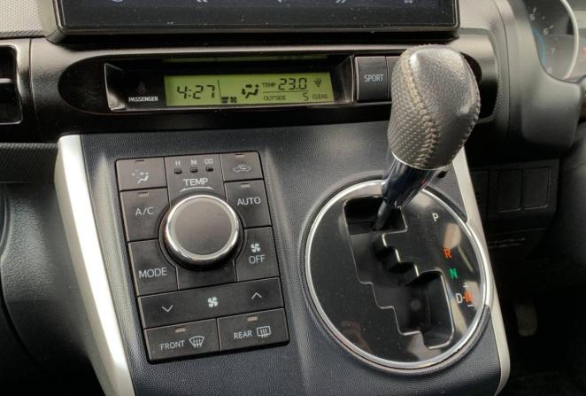 Toyota Wish II с пробегом 2009 года, цена 1 115 000 рублей, 197712 км, минивэн, Автокод Объявления