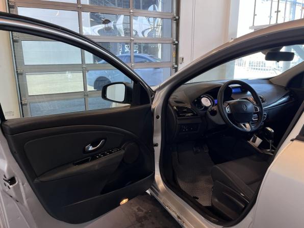 Renault Megane III с пробегом 2011 года, цена 500 000 рублей, 219578 км, универсал, Автокод Объявления