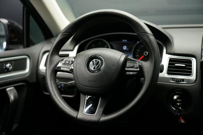 Volkswagen Touareg II Рестайлинг с пробегом 2015 года, цена 2 740 000 рублей, 239463 км, внедорожник, Автокод Объявления