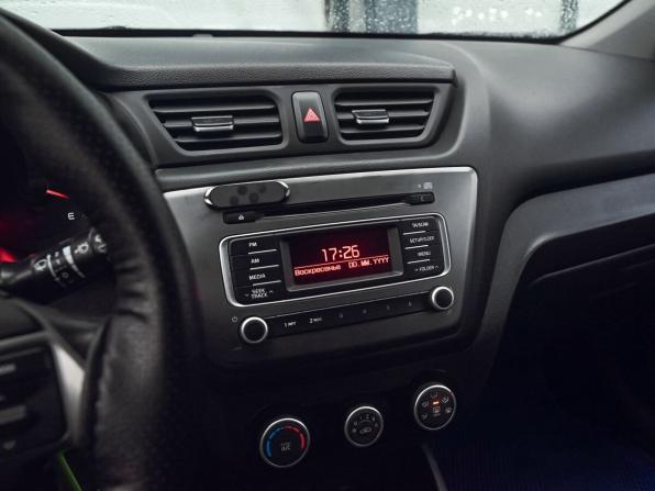 Kia Rio III Рестайлинг с пробегом 2017 года, цена 650 000 рублей, 261762 км, хэтчбек, Автокод Объявления
