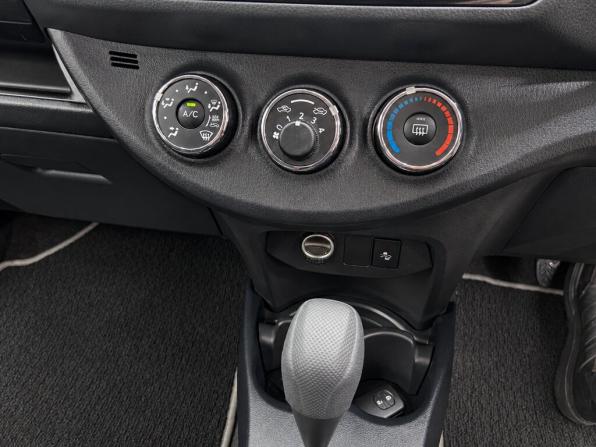 Toyota Vitz III (XP130) Рестайлинг 2 с пробегом 2018 года, цена 1 220 500 рублей, 71500 км, хэтчбек, Автокод Объявления