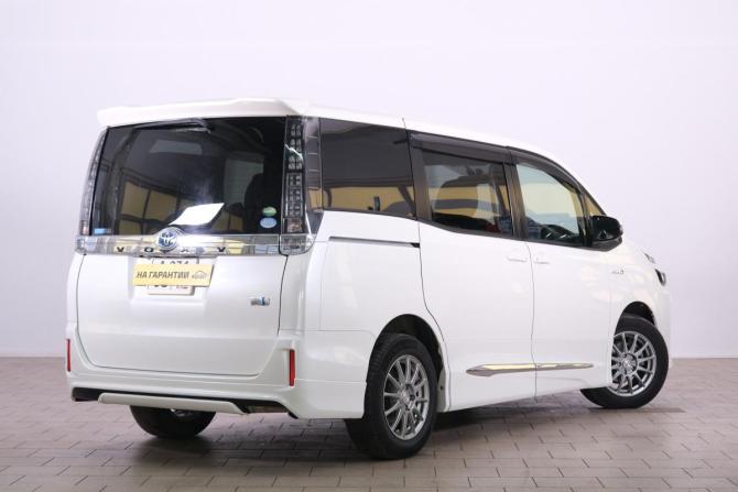 Toyota Voxy III (R80) с пробегом 2014 года, цена 2 129 000 рублей, 150000 км, минивэн, Автокод Объявления