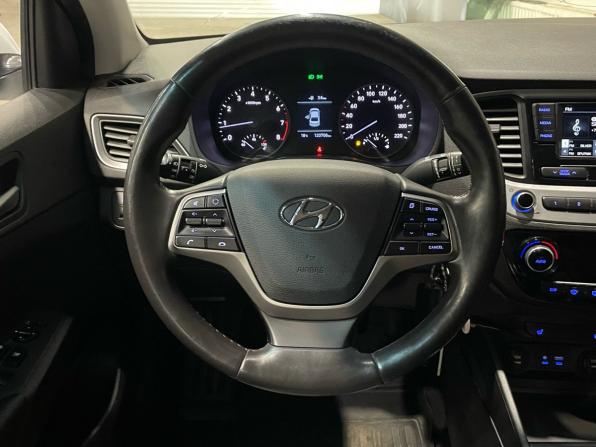 Hyundai Solaris II с пробегом 2017 года, цена 1 180 000 рублей, 120708 км, седан, Автокод Объявления