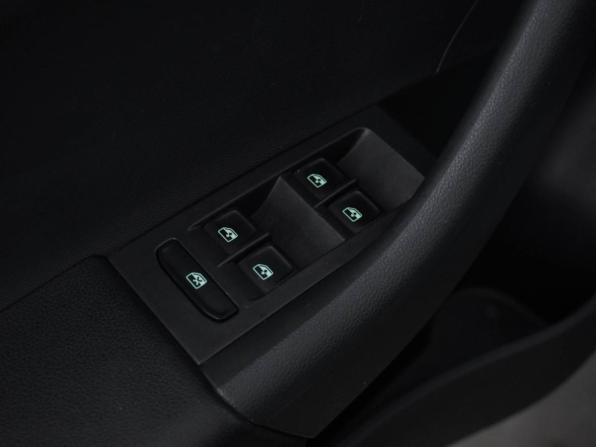 Skoda Rapid I с пробегом 2016 года, цена 1 099 077 рублей, 136767 км, лифтбек, Автокод Объявления
