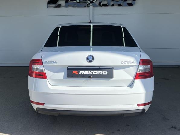 Skoda Octavia III (A7) Рестайлинг с пробегом 2017 года, цена 1 530 000 рублей, 126271 км, лифтбек, Автокод Объявления