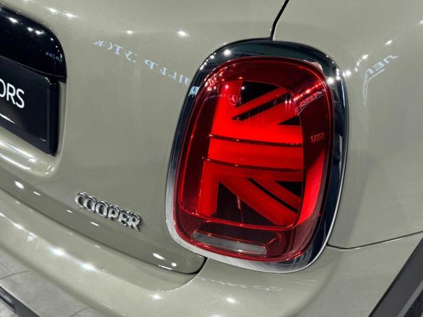 Mini Hatch III (F55/F56) Рестайлинг с пробегом 2020 года, цена 2 450 000 рублей, 28450 км, хэтчбек, Автокод Объявления