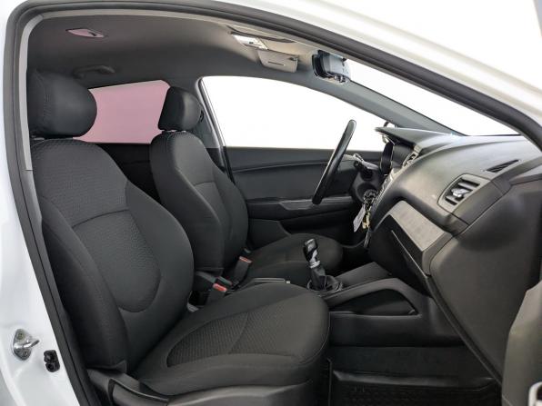 Kia Rio III Рестайлинг с пробегом 2015 года, цена 1 220 000 рублей, 86989 км, хэтчбек, Автокод Объявления