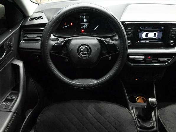 Skoda Rapid II с пробегом 2021 года, цена 1 300 000 рублей, 42282 км, лифтбек, Автокод Объявления
