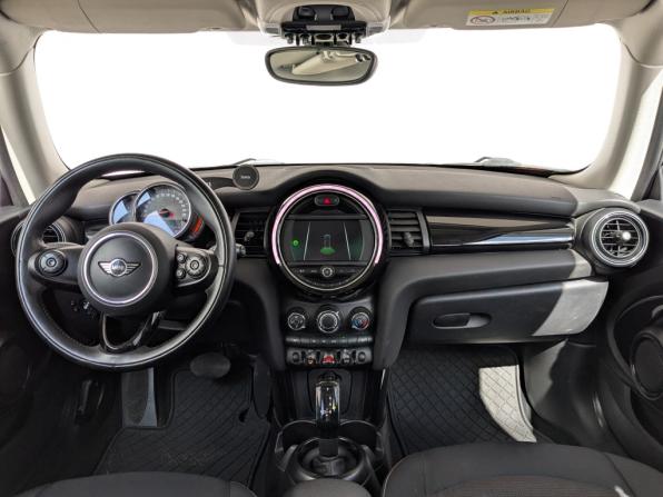 Mini Hatch III (F55/F56) Рестайлинг с пробегом 2018 года, цена 1 850 000 рублей, 73652 км, хэтчбек, Автокод Объявления