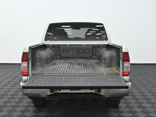Nissan NP300 с пробегом 2012 года, цена 999 000 рублей, 374000 км, offers.body_type.unknown, Автокод Объявления