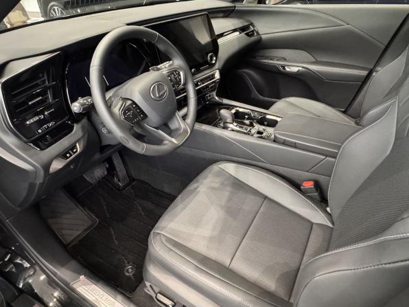Lexus RX V с пробегом 2025 года, цена 8 490 000 рублей, 10 км, внедорожник, Автокод Объявления