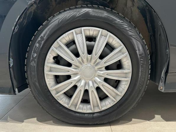 Toyota Prius IV (XW50) с пробегом 2016 года, цена 1 396 636 рублей, 101000 км, лифтбек, Автокод Объявления