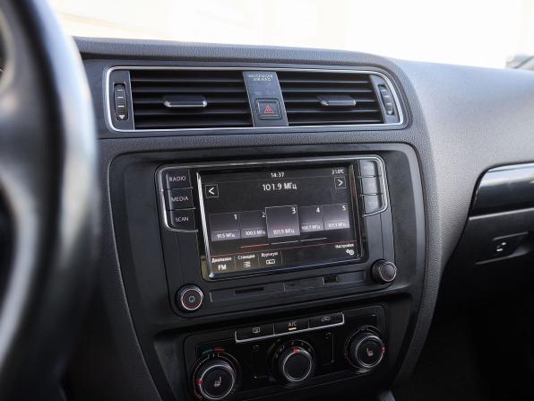 Volkswagen Jetta VI Рестайлинг с пробегом 2018 года, цена 1 349 000 рублей, 180671 км, седан, Автокод Объявления