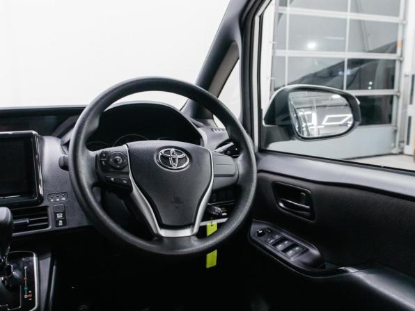 Toyota Noah III (R80) Рестайлинг с пробегом 2018 года, цена 2 490 000 рублей, 76949 км, минивэн, Автокод Объявления