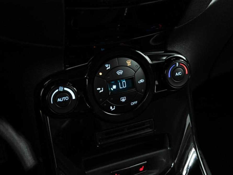 Ford Fiesta Mk6 Рестайлинг Санкт-Петербург  - изображение 16