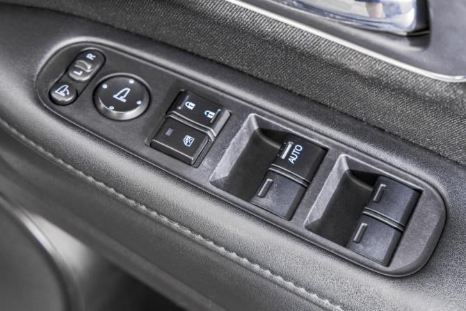 Honda Vezel I с пробегом 2014 года, цена 1 669 000 рублей, 155000 км, внедорожник, Автокод Объявления