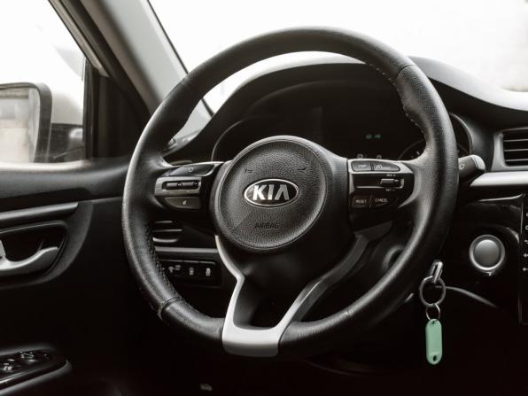 Kia Rio IV с пробегом 2017 года, цена 1 385 000 рублей, 137591 км, седан, Автокод Объявления